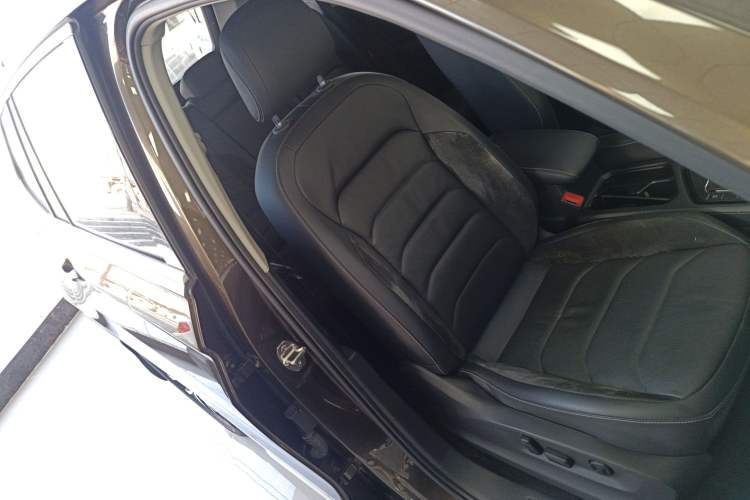 Used Volkswagen Tiguan L 2017 330TSI Automatic Two-Wheel Drive Comfort Edition Right Front Seat