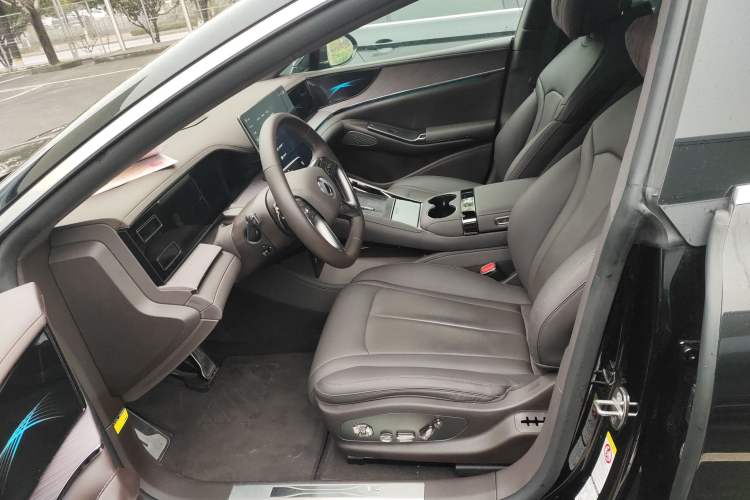 Used Denza Z9 2024 1100 km Four-Wheel Drive Max Version
