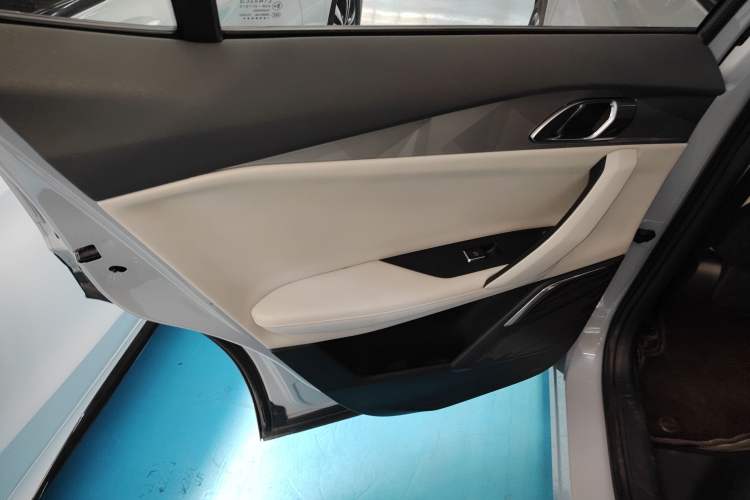 Used Lynk & Co 06 EM-P 2022 PHEV 84 km Range Pro Version