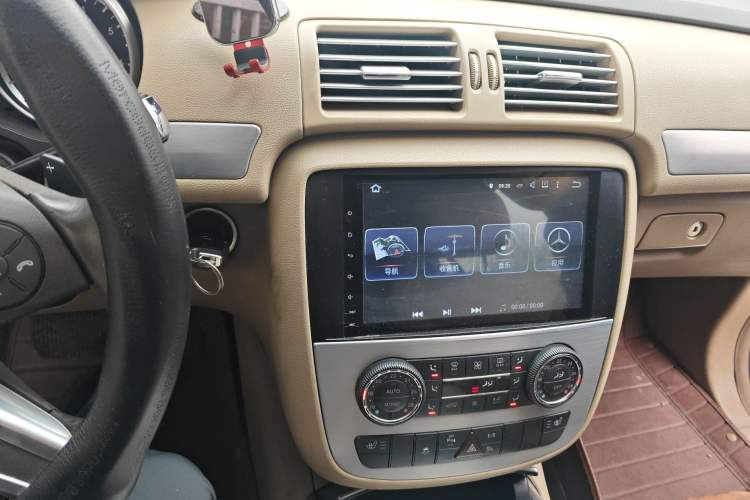 Used Mercedes-Benz R-Class 2011 R 300 L Business Model Audio And AC Panel