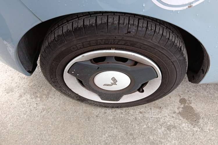 Used Wuling Hongguang MINIEV 2022 Zizai Version Lithium Iron Phosphate Left Front Wheel Hub