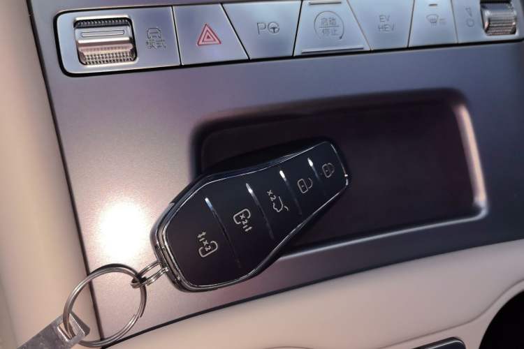 Used BYD Xia 2025 DM-i 1.5T 180km Excellence Model Vehicle Key