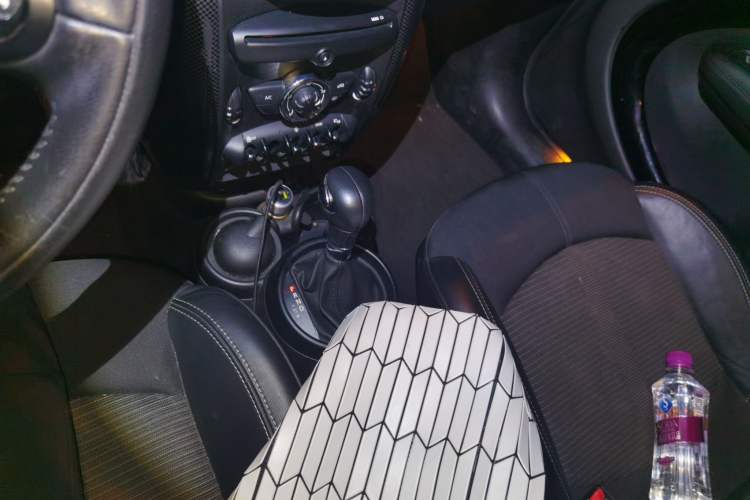 Used MINI Countryman 2013 1.6T COOPER ALL4 Fun Gear Lever