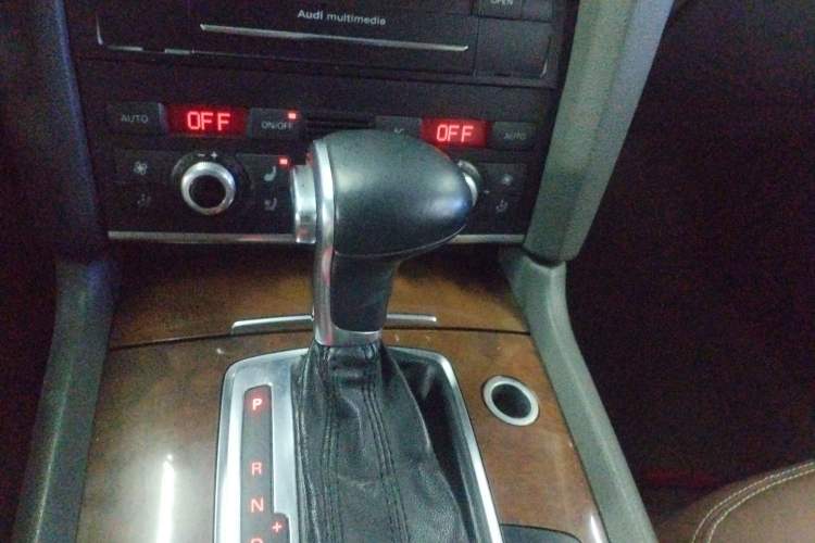 Used Audi Q7  Gear Lever