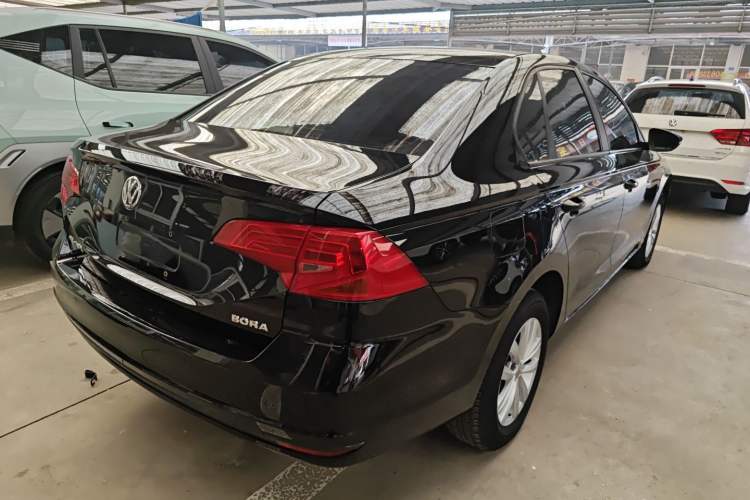 Used Volkswagen Bora 2017 1.6L Manual Fashion Model