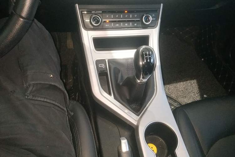 Used Geely Auto Vision 2019 Upgraded Model 1.5L Manual Luxury Version China VI Standard