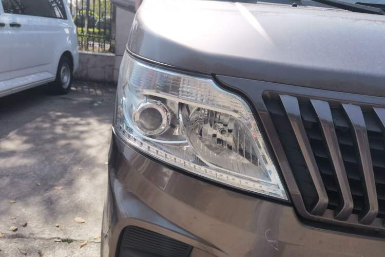 Used CHANGAN KAICHENG Ruixing M60 2020 1.5L Standard Version China VI 6-Seater DAM15KR Right Front Headlight