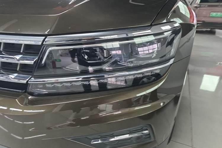 Used Volkswagen Tiguan L 2017 330TSI Automatic Two-Wheel Drive Flagship Edition Left Front Headlight