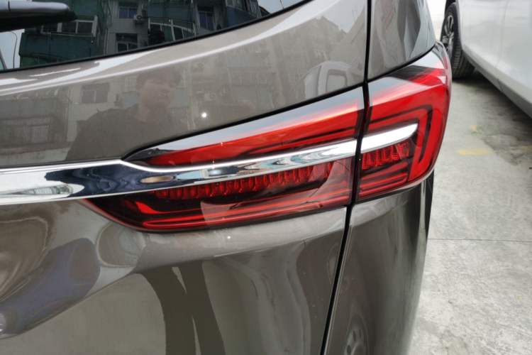 Used Buick GL8 2023 Facelifted Land Cruiser Executive Luxury Version