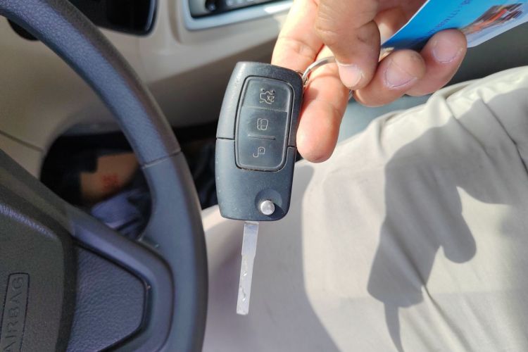 Used Ford Fiesta 2013 Sedan 1.5L Automatic Fashion Edition Vehicle Key