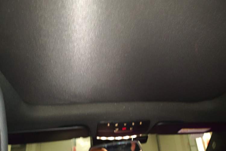 Used Mercedes-Benz GLC 2018 Facelift GLC 260 4MATIC Luxury Edition Headliner