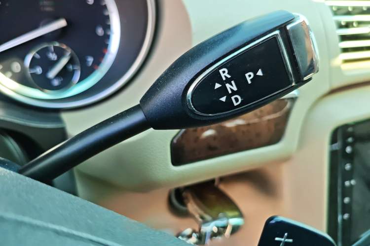 Used Mercedes-Benz R-Class 2010 R 350 L 4MATIC Gear Lever