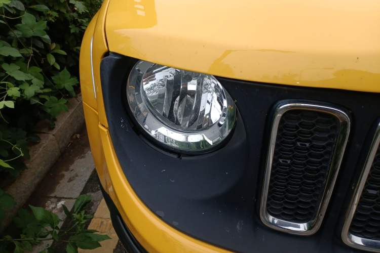 Used Jeep Renegade 2018 Connected Large Screen Version 180T Automatic Jingneng Version Right Front Headlight
