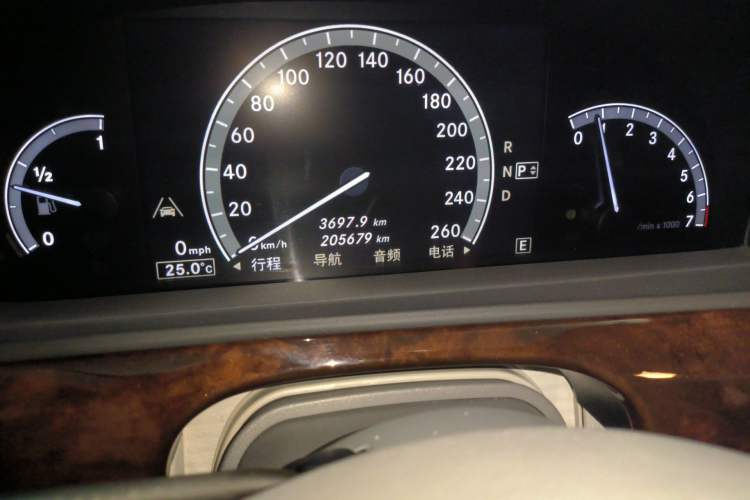 Used Mercedes-Benz S-Class 2011 S 350 L CGI Odometer Close Up