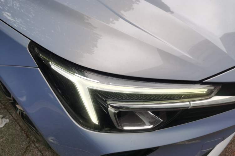 Used Rising ER6 2020 620 km Smart Drive Version Right Front Headlight