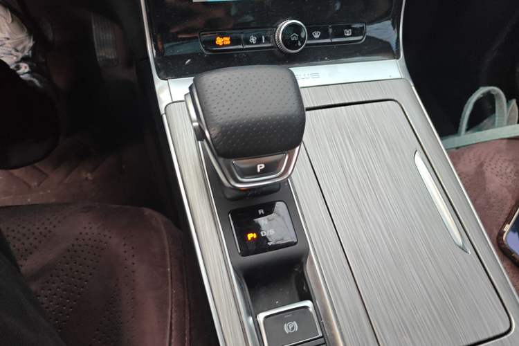 Used Roewe RX5 2023 PLUS 330TGI Automatic Trendsetting Smart Edition