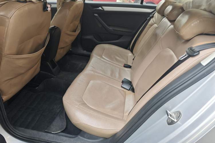 Used Volkswagen Jetta 2015 Value Edition 1.6L Manual Fashionable Style Left Rear Seat