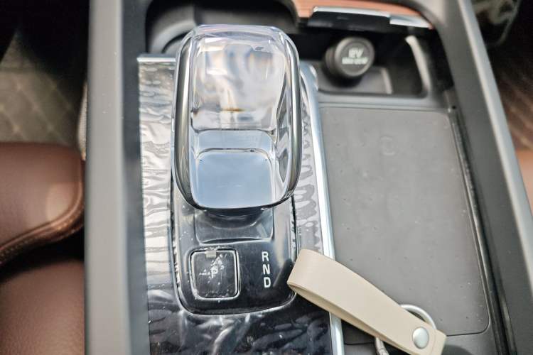 Used Volvo XC60 2025 B5 Four-Wheel Drive Smart & Advanced Luxury Edition Gear Lever