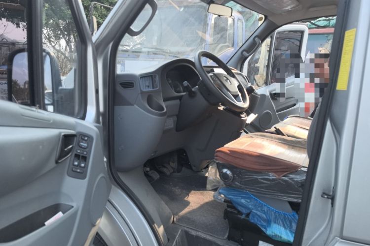 Used Foton Toano 2023 Cummins 2.8T Manual Jixiang Multi-Function Long-Wheelbase Mid-Roof Model with Rear Dual Tires Available in 7/9-Seater Configurations