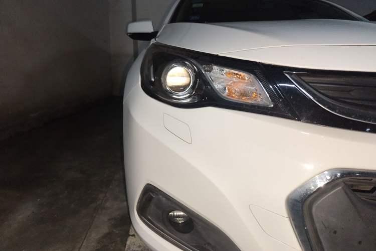 Used Chevrolet Malibu 2016 2.0L Automatic Luxury Edition Right Front Headlight