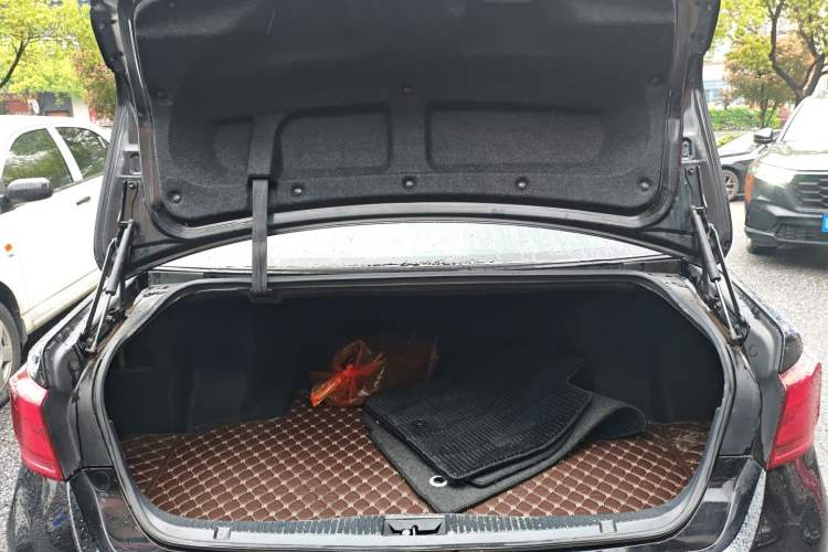 Used Toyota Crown 2015 2.5L Smart Edition Trunk