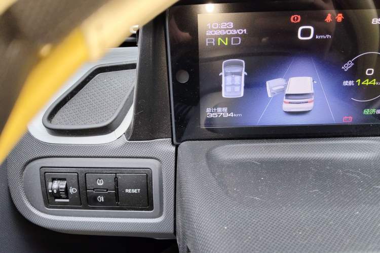 Used Wuling Hongguang MINIEV 2022 Macaron Premium Model – Lithium Ternary Battery
