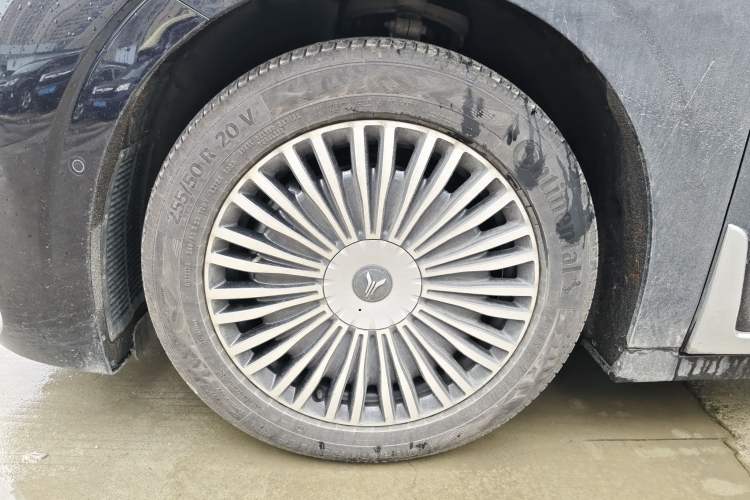 Used VOYAH Dream 2025 PHEV Four-Wheel Drive Prestige Kunpeng Edition Left Front Wheel Hub