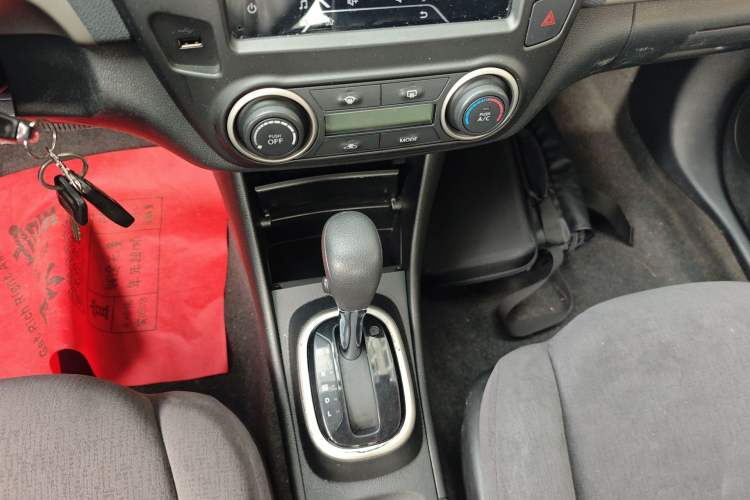 Used Nissan Sylphy 2019 Classic 1.6XE+ CVT SmartConnect Leading Edition Gear Lever
