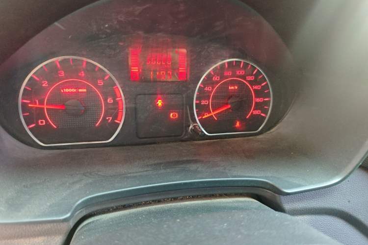 Used Wuling Hongguang V 2022 1.5L Jingqu Edition Enclosed-Window Vehicle with Hydraulic Power Steering LAR Instrument Cluster