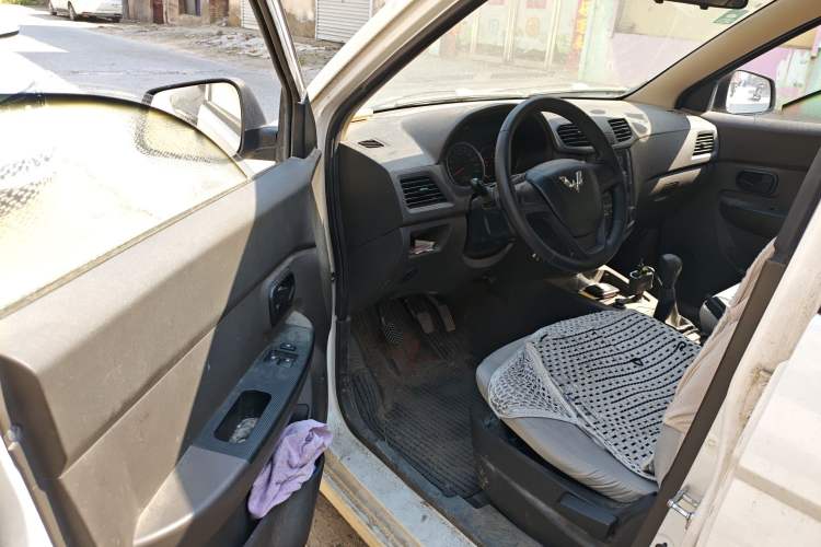 Used Wuling Hongguang 2015 1.5L S Base Model China IV