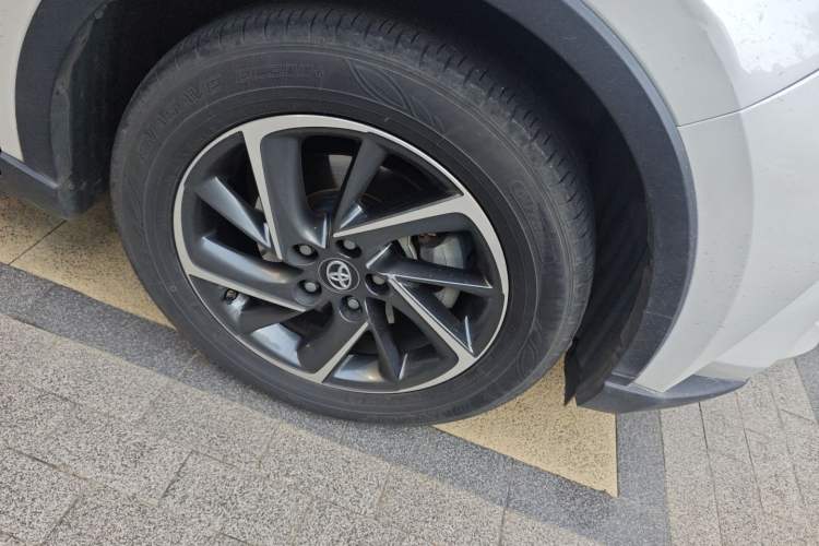 Used Toyota C-HR 2021 Dual-Motor 2.0L E-CVT Luxury Edition