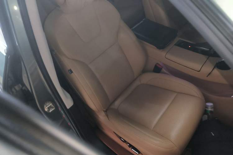 Used Hima AITO M5 2022 Extended-Range Four-Wheel Drive Ultimate Edition Right Front Seat