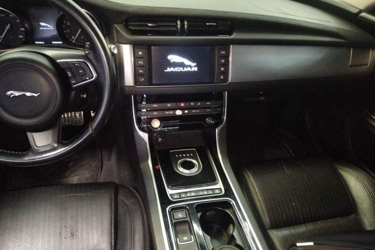 Used Jaguar XF 2016 XF 3.0 SC Two-Wheel-Drive Luxury Edition
