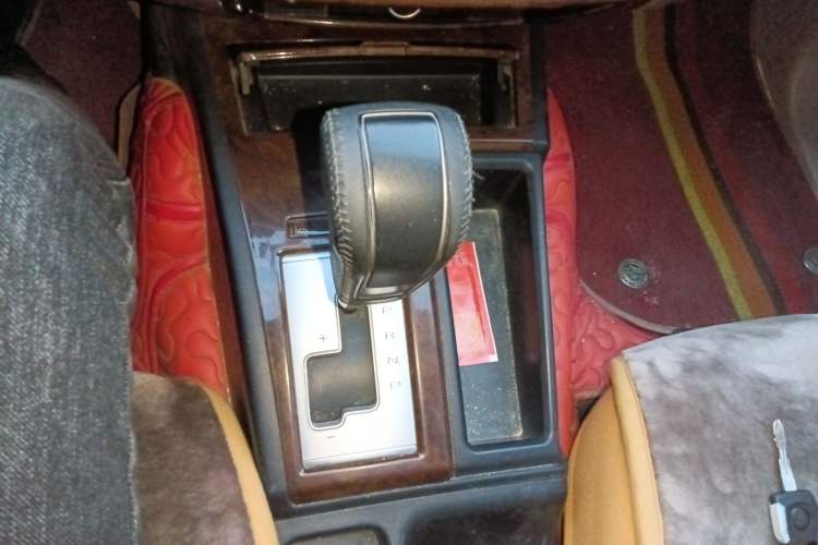 Used Mitsubishi Pajero Sport 2013 3.0L Automatic Two-Wheel Drive Luxury Edition Gear Lever