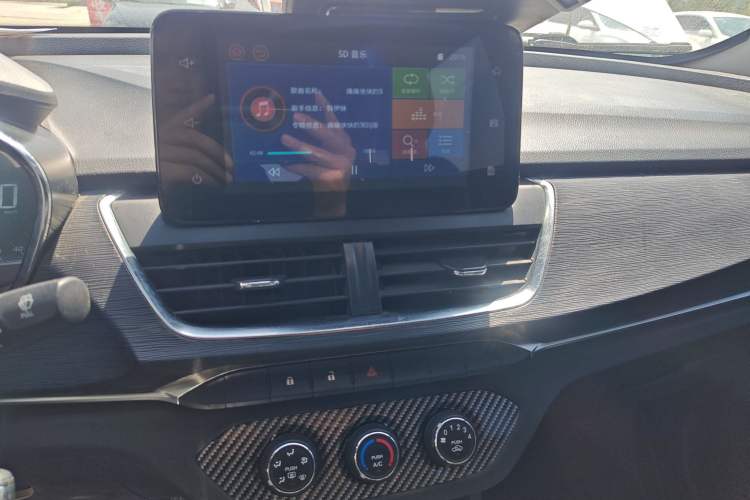 Used Baojun 360 2018 1.5L Manual Elite Version National V Audio And AC Panel