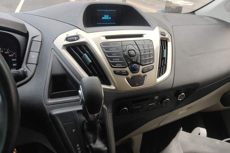 Used Ford Tourneo Custom 2017 2.0T Automatic Elite Edition Audio And AC Panel