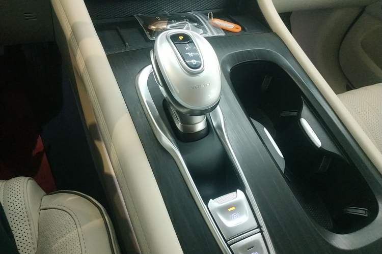 Used VOYAH Dream 2024 PHEV Ultra-Long Range Flagship Edition
