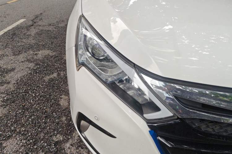 Used BYD Qin New Energy 2015 1.5T Dual-Crown Flagship Plus Edition Right Front Headlight