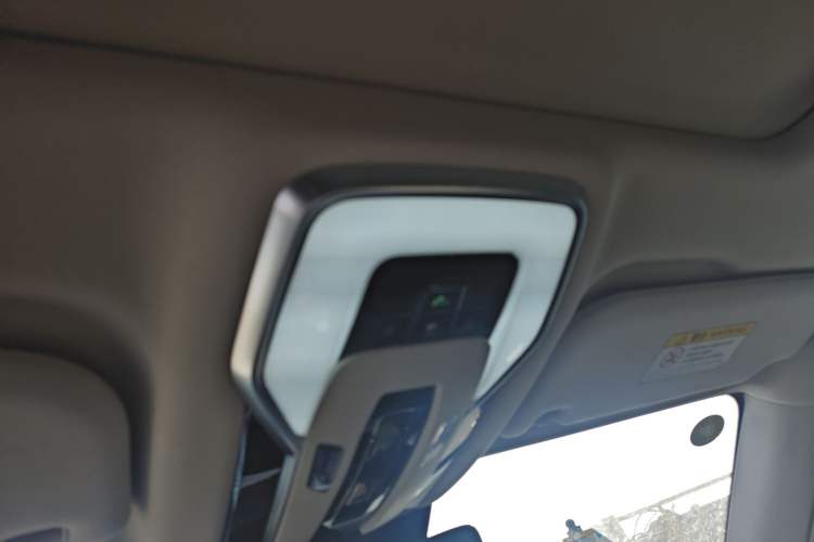 Used Hongqi H9 2025 2.0T Two-Wheel-Drive Flagship Private Enjoyment Style 5 Seats
