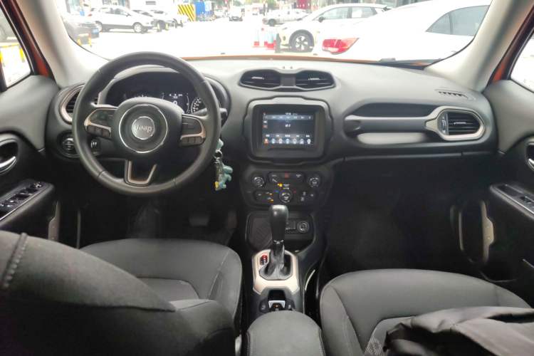 Used Jeep Renegade 2018 Connected Large Screen Version 180T Automatic High-Energy Edition
