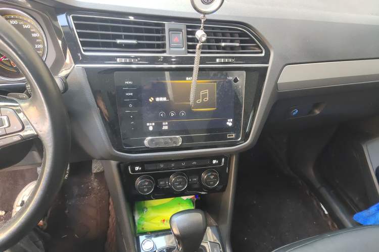 Used Volkswagen Tiguan L 2019 Updated Version 330TSI Automatic Two-Wheel Drive Panoramic Comfort Edition China VI Standard Audio And AC Panel