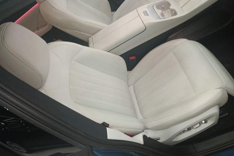 Used ONVO L60 2024 60 kWh Rear-Drive Version