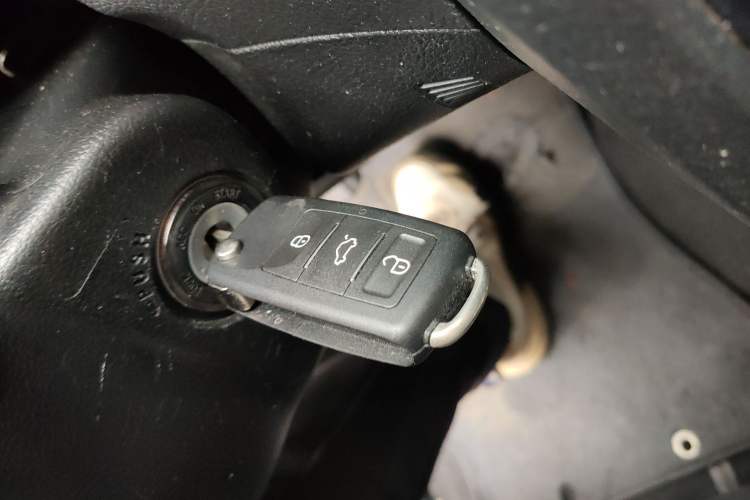 Used Subaru Forester 2014 2.0i Automatic Luxury Edition Vehicle Key