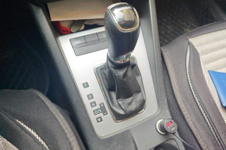 Used Skoda Octavia 2016 1.6L Automatic Chuanxing Edition Gear Lever