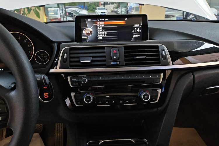 Used BMW 3 Series 2017 320Li Fashion Model Audio And AC Panel