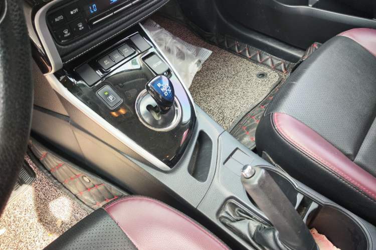 Used Toyota Levin 2017 Revised Dual-Engine 1.8H GS E-CVT Elite Sunroof Version China V Standard