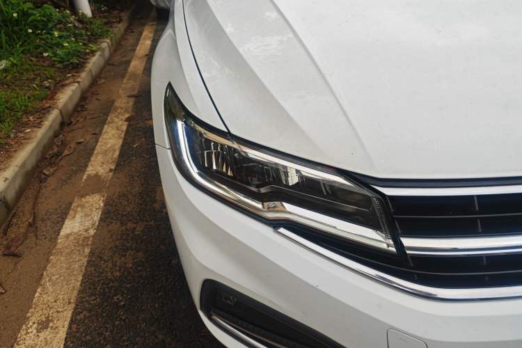 Used Volkswagen Bora 2019 1.5L Automatic Elite Version Right Front Headlight