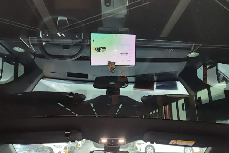 Used ONVO L60 2024 60 kWh Rear-Drive Version Headliner