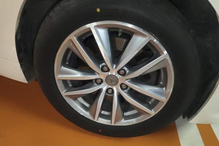 Used Infiniti Q50L 2015 2.0T Enjoyment Edition
