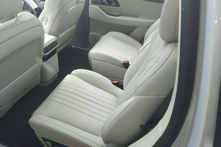 Used Geely Galaxy M9 2025 Model 210km Four-Wheel-Drive Leading Edition Left Rear Seat